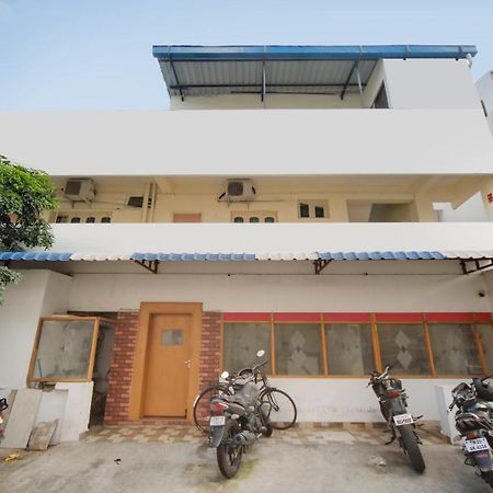 Hotel Yadvik Chennai Exterior photo